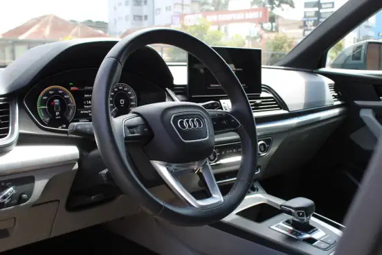 AUDI-Q5-2023