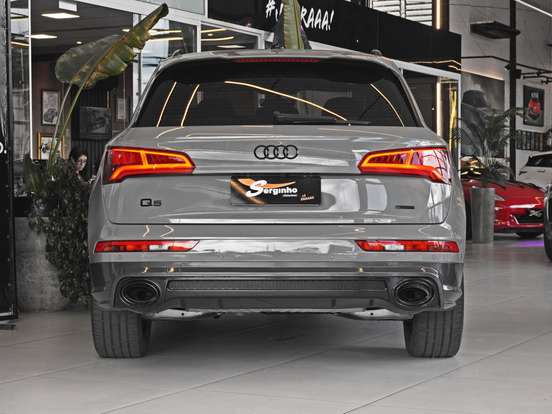 AUDI-Q5-2020