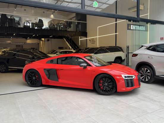 AUDI-R8-2017