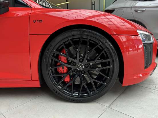 AUDI-R8-2017