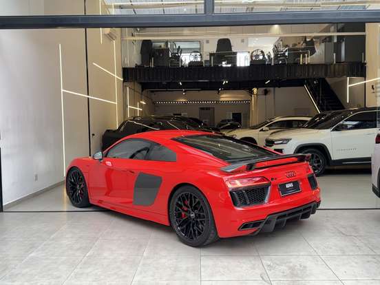 AUDI-R8-2017