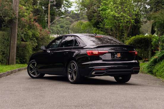 AUDI-A4-2022