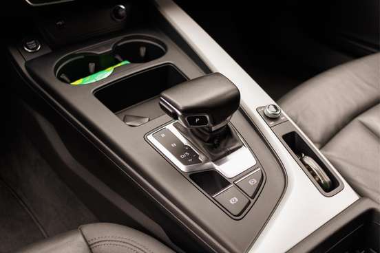 AUDI-A4-2022