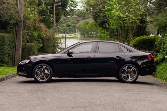 AUDI-A4-2022