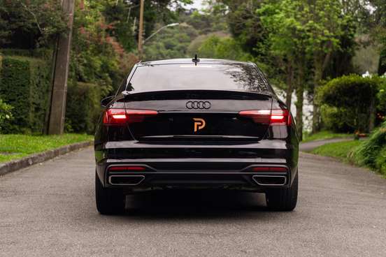 AUDI-A4-2022