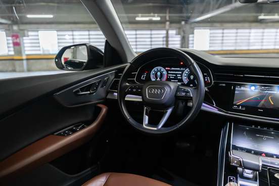 AUDI-Q8-2019