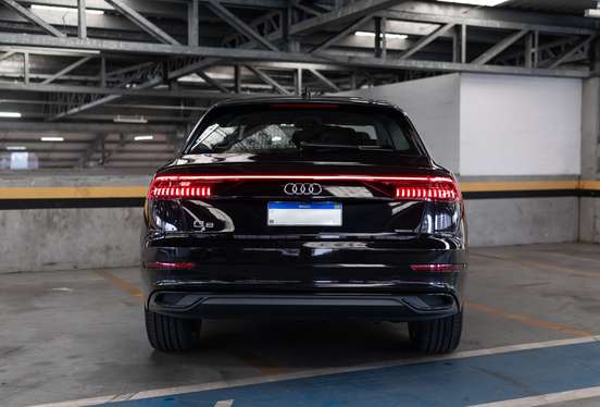 AUDI-Q8-2019
