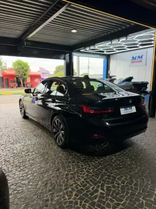BMW-320i-2022