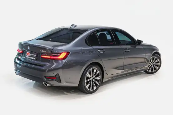 BMW-320i-2022