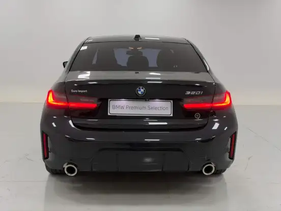BMW-320i-2023