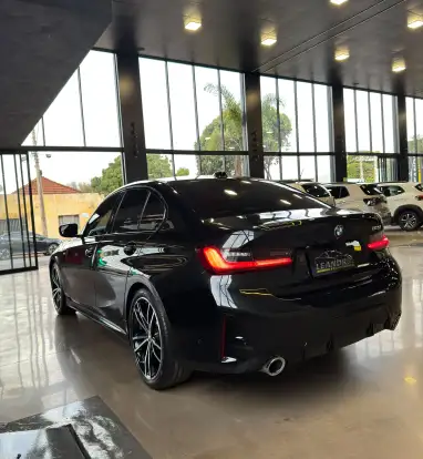 BMW-320i-2023