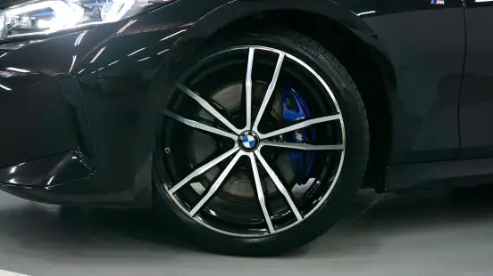 BMW-320i-2024