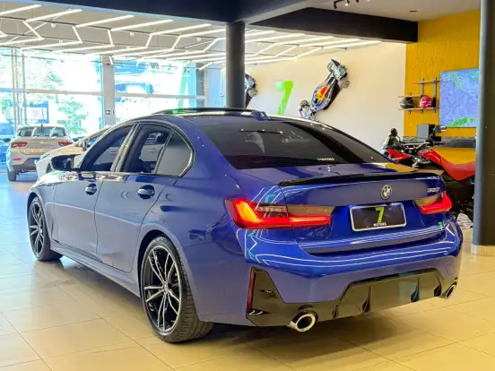 BMW-320i-2023