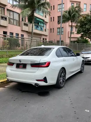 BMW-320i-2020