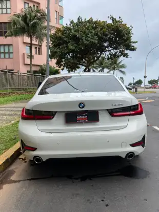 BMW-320i-2020