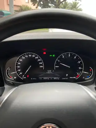 BMW-320i-2020