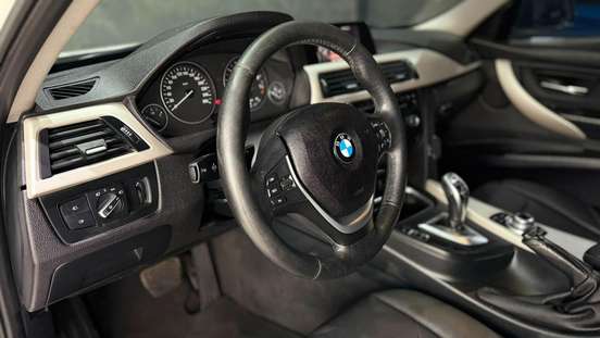 BMW-320i-2014