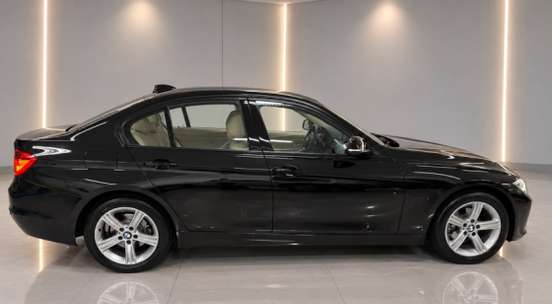 BMW-320i-2015