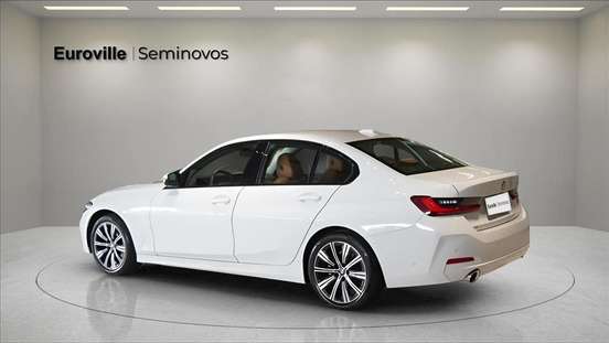 BMW-320i-2023
