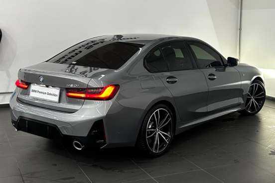 BMW-320i-2023