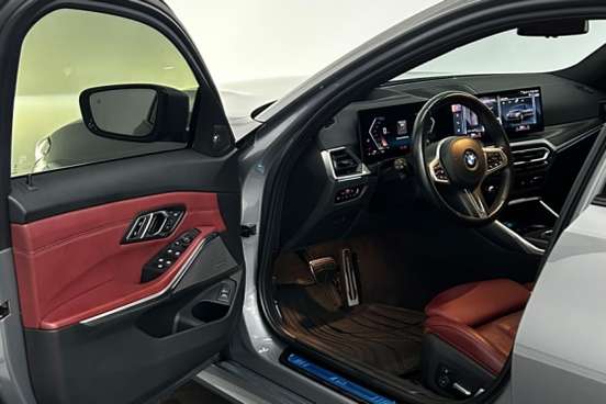 BMW-320i-2023