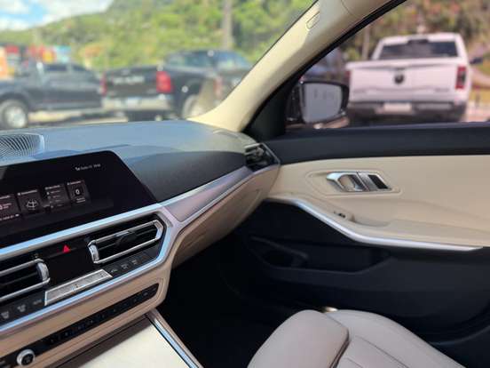 BMW-320i-2020