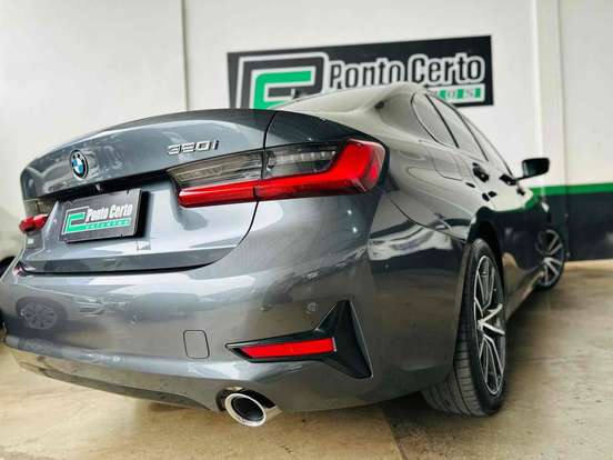 BMW-320i-2019