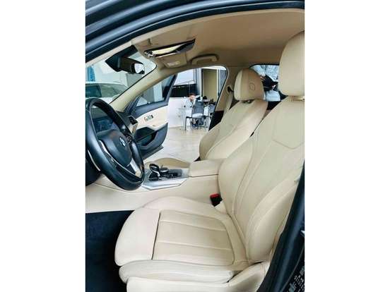 BMW-320i-2019