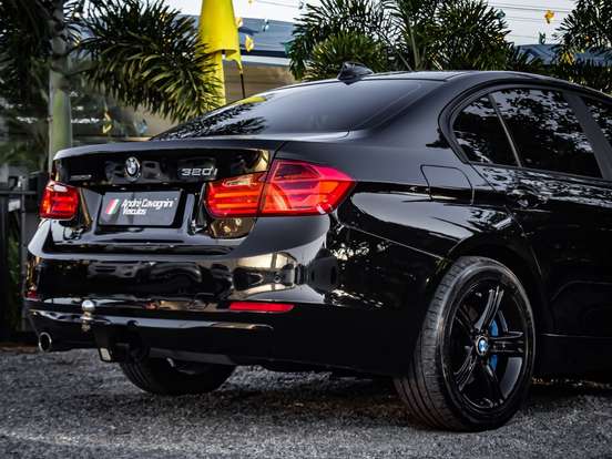 BMW-320i-2013