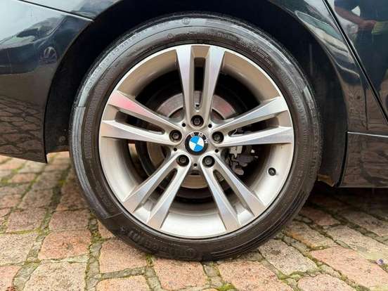 BMW-320i-2014