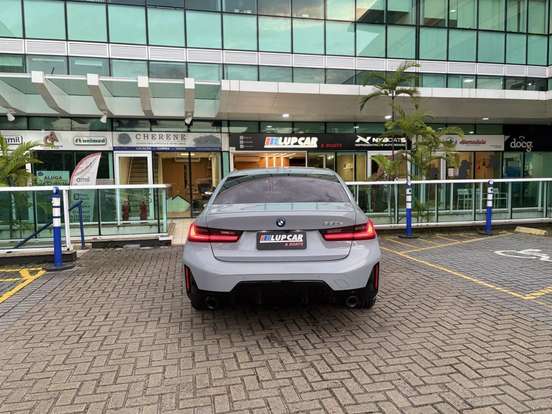 BMW-330e-2025