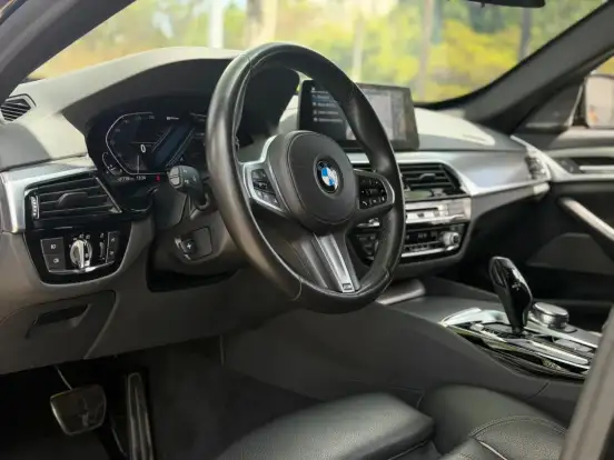 BMW-530e-2019