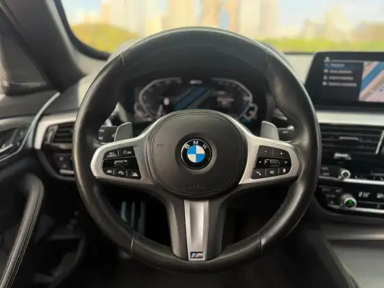 BMW-530e-2019