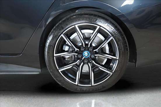 BMW-I4-2023