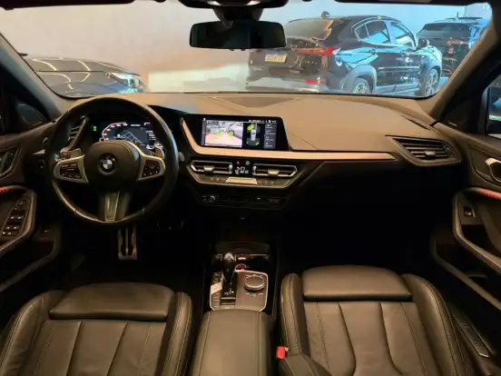 BMW-M 135i-2021
