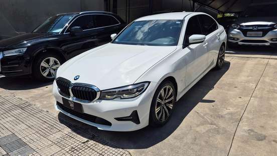 BMW-320i-2021