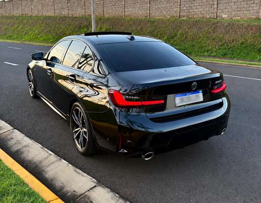 BMW-320i-2023