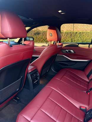 BMW-320i-2023