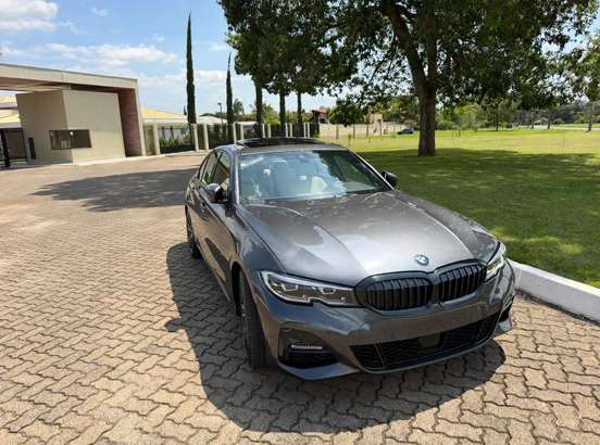 BMW-320i-2022
