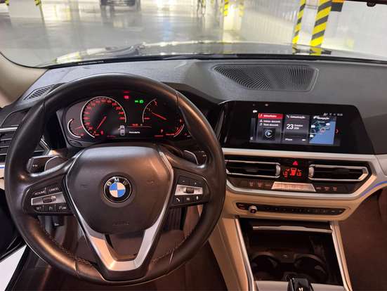 BMW-320i-2020