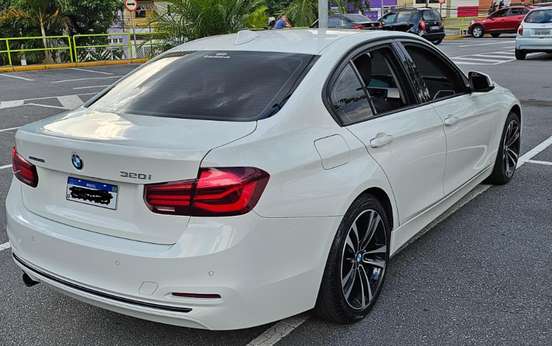 BMW-320i-2018