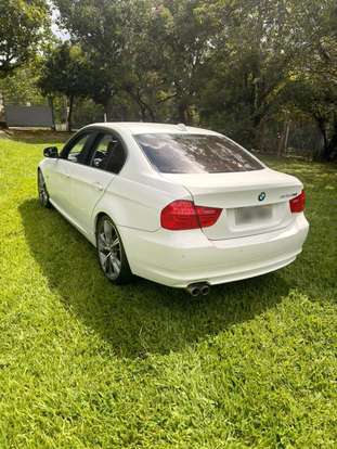 BMW-325i-2011
