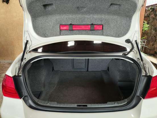 BMW-325i-2011