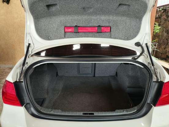 BMW-325i-2.5 SEDAN 24V GASOLINA 4P AUTOMÁTICO BMW-325i-2011