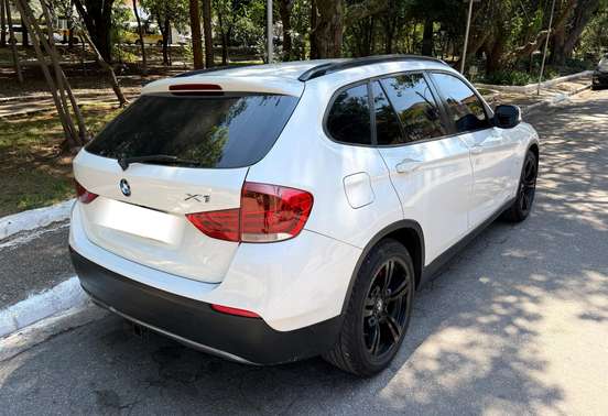BMW-X1-2011
