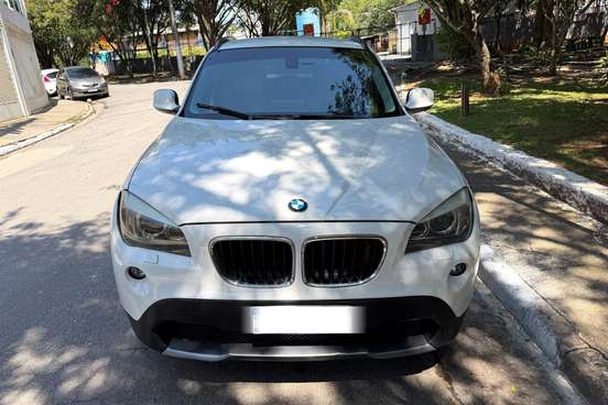 BMW-X1-2011