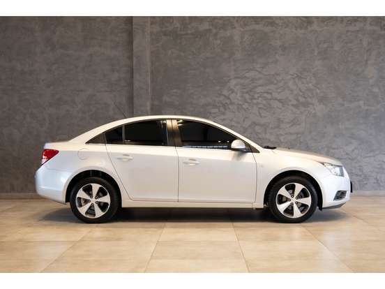 CHEVROLET-CRUZE-2013