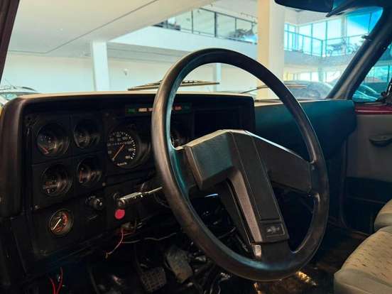 CHEVROLET-D20-1987