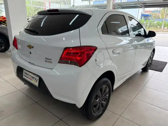 CHEVROLET-ONIX-2017