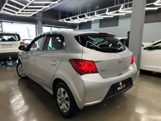 CHEVROLET-ONIX-2019